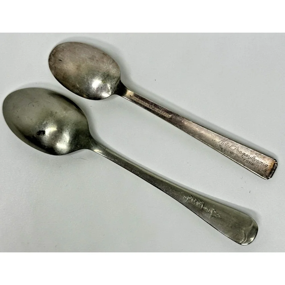 Vtg Hilton Kings Head Darlington Hotel Pennsylvania Spoon Set of 2